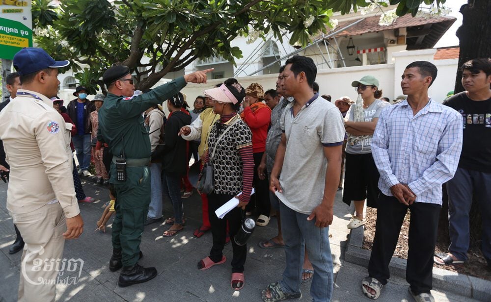 Villagers from Daun Ov community, Choeung-Ek commune, Dangkor district gather in front of the Phnom Penh City Hall to ask for their land titles on May 6, 2024. (CamboJA/Pring Samrang)
