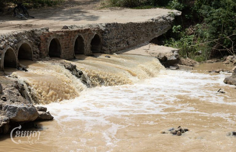 Sewage water being released from a mango processing factory into O’ Treng stream which possibly killed scores of fish in early May. Photo taken on May 10, 2024. (CamboJA/Hel Komsan)