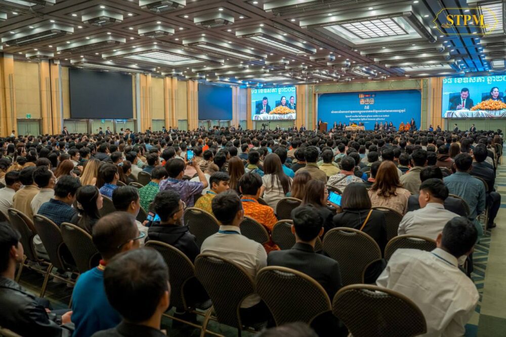 Prime Minister Hun Manet addresses more than 2,000 migrant workers and students in South Korea on May 18, 2024. (Hun Manet’s Facebook)