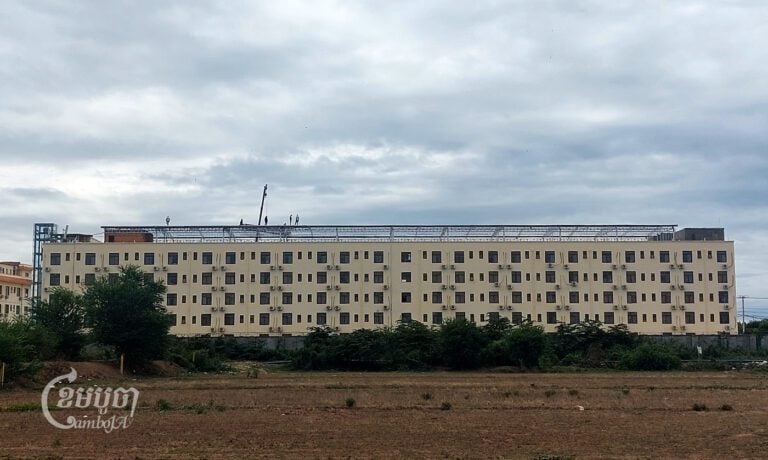 Workers walk on a rooftop structure of one building in the Golden Fortune Resorts World Casino compound in Kandal province’s Sampov Poun city on June 10, 2024. (CamnoJA/Danielle Keeton-Olsen)