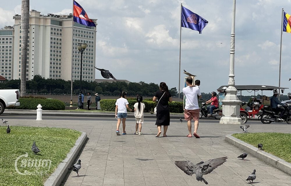 Families spending time at the riverfront in Phnom Penh, July 8, 2024. (CamboJA/Pring Samrang)