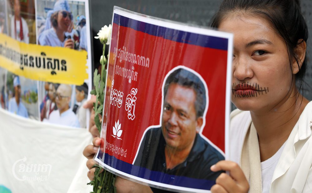 Civil society groups and youth activists on Wednesday marked the eighth anniversary of Kem Ley’s murder at the Caltex gas station where he was shot. (CamboJA/ Pring Samrang)