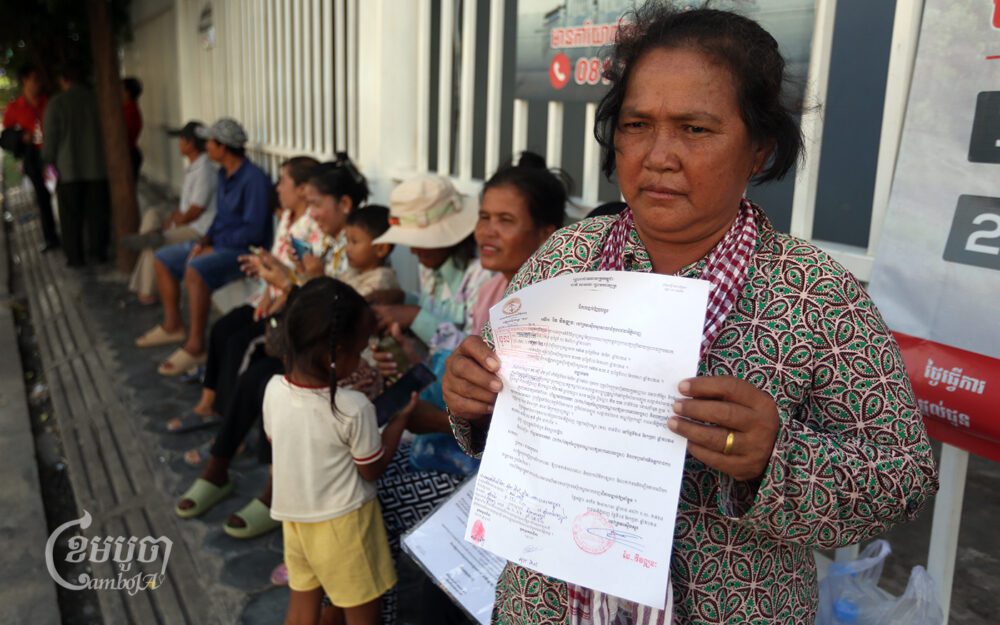 Kong Toeur, a Boeung Tamok community member, arrives at the Phnom Penh court for questioning on July 24, 2024. (CamboJA/Pring Samrang)
