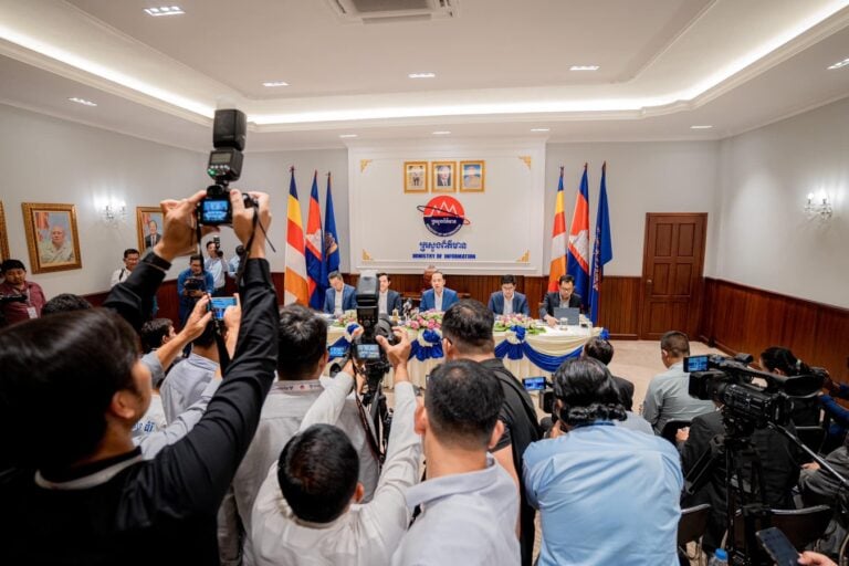 Information Minister Neth Pheaktra speaks at a press conference to launch the Charter for Professional Journalism. Aug. 6, 2024. (Photo posted on the Ministry of Information’s Facebook)