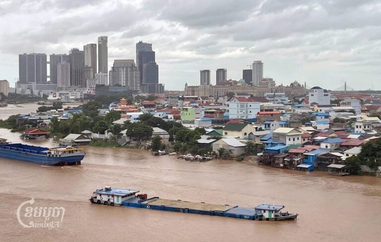A barge carries sand across the Bassac River in Phnom Penh on September 4, 2024. (CamboJA/Chhorn Chansy)