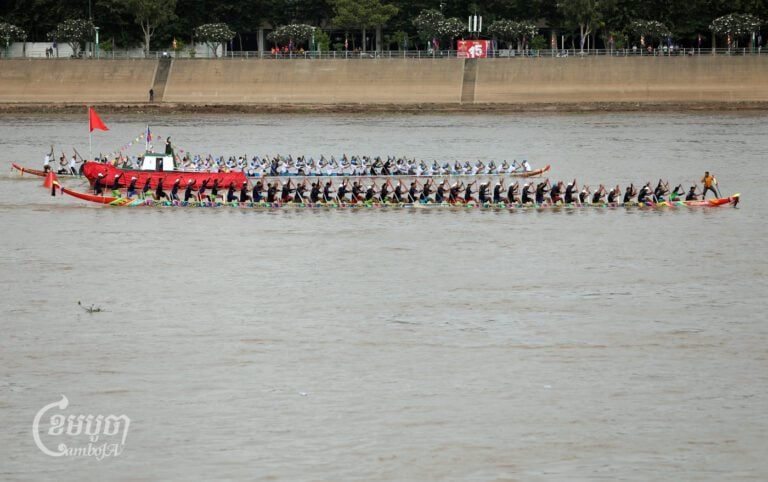 Boat racers practicing on Tonle Sap a day before the Water Festival from November 14 to 16, 2024 in Phnom Penh. Photo taken on November 13, 2024. (CamboJA/ Pring Samrang)