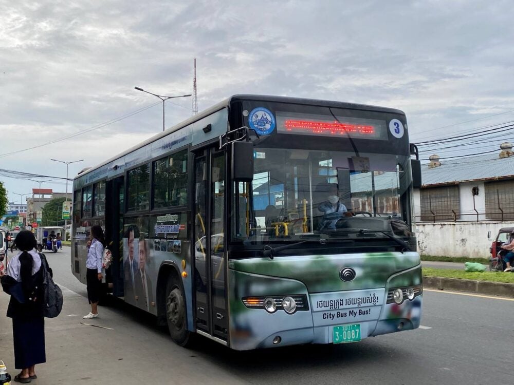 After school, students use city bus as their transportations to go back home at Russey Keo High School bus stop on September 9, 2024.(Tram Kuchsovanthida)