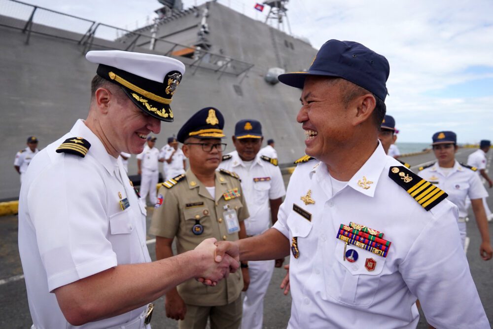 Daniel Sledz (L), commanding officer of the USS Savannah combat ship, shakes hands with Mean Savoeun (R), Cambodia's deputy commander of the Ream Naval Base, after the US warship docked in Cambodia's southern port city of Sihanoukville on December 16, 2024.(Photo: AFP)