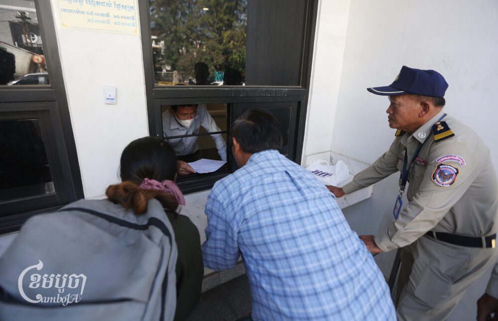 Prek Takong 1 villagers submit a petition to the Ministry of Interior to dismiss the village chief on January 16, 2024. (CamboJA/Pring Samrang)
