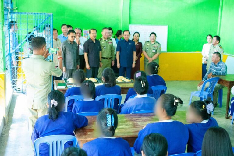 CHRC Chairman Keo Remy and other senior government officials visit female prisoners at Prey Sar prison on Jan. 9, 2025. (CHRC Facebook)