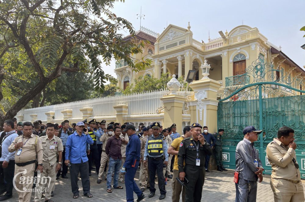 Authorities stand outside tycoon Sok Kong’s house in Phnom Penh on Jan. 23, 2025, after a crowd surge left four dead and five injured. The crowd had gathered to receive monetary gifts from Kong. (CamboJA/Pring Samrang)