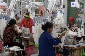 Garment workers at a factory in Kandal province on Dec. 12, 2018. (CamboJA/Pring Samrang)