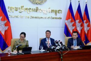 Deputy Prime Minister Sun Chanthol holds a press conference with other senior officials after the U.S. issued a revised 36% tariff on Cambodian goods. July 8, 2025. (The Council for the Development of Cambodia)