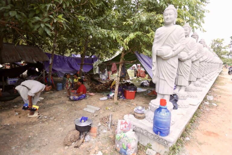 Border villagers evacuate to a safe place in Oddar Meanchey as Cambodian and Thai troops continue to clash. Photo taken on July 25, 2025. (CamboJA/Pring Samrang)
