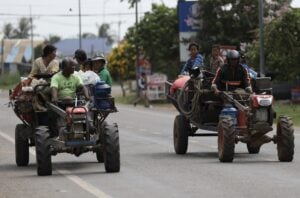 Villagers travel in Oddar Meanchey province’s Samrong district looking for a safe place as Thai-Cambodia troops continue fighting on July 25, 2025. (CamboJA/Pring Samrang)