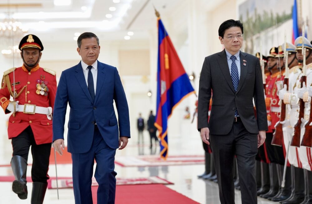 Singapore Prime Minister Lawrence Wong is welcomed by Cambodian Prime Minister Hun Manet at the Peace Palace in Phnom Penh on July 2, 2025. (AKP)