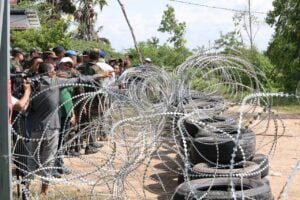 Cambodian authorities assist the Interim Observer Team (IOT) to inspect a village in O’Chrov district, Banteay Meanchey where the Thai military built a barbed wire fence to block a road and encircle a few villagers’ houses, August 14, 2025. (AKP)