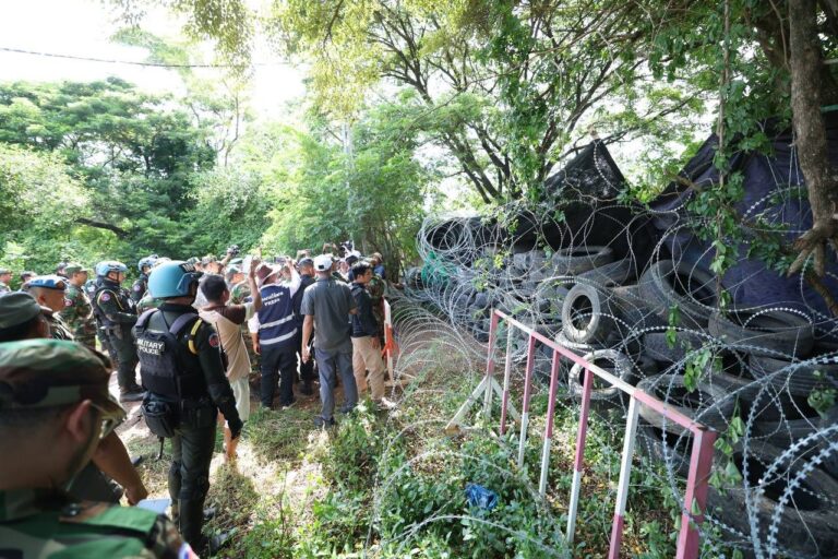 Cambodian authorities assist the Interim Observer Team (IOT) to inspect a village in O’Chrov district, Banteay Meanchey where the Thai military built a barbed wire fence to block a road and encircle a few villagers’ houses, August 14, 2025. (AKP)