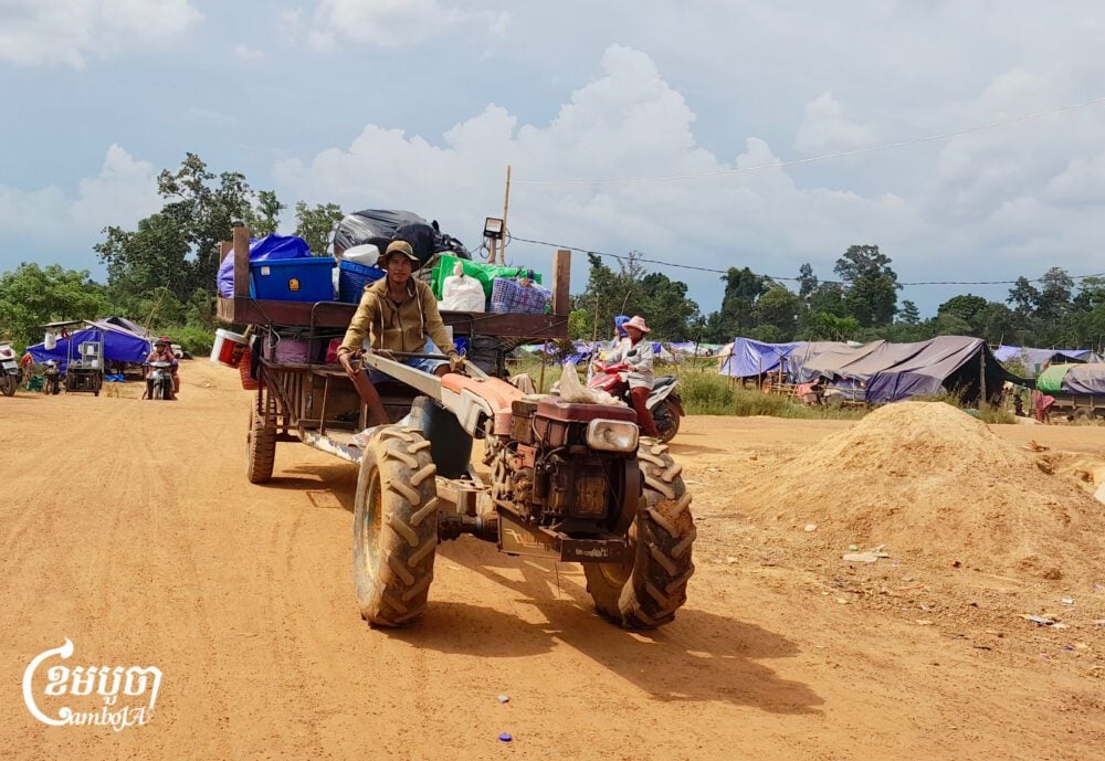 Displaced people leave a camp shelter in Preah Vihear province for home after the border sees calm. Photo taken on August 7, 2025. (CamboJA/Va Sopheanut)
