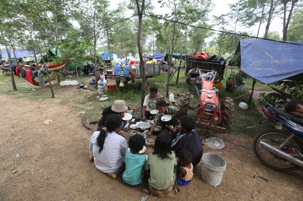 Border villagers evacuate to a safe place in Oddar Meanchey as Cambodian and Thai troops continue to clash. Photo taken on July 25, 2025. (CamboJA/Pring Samrang)