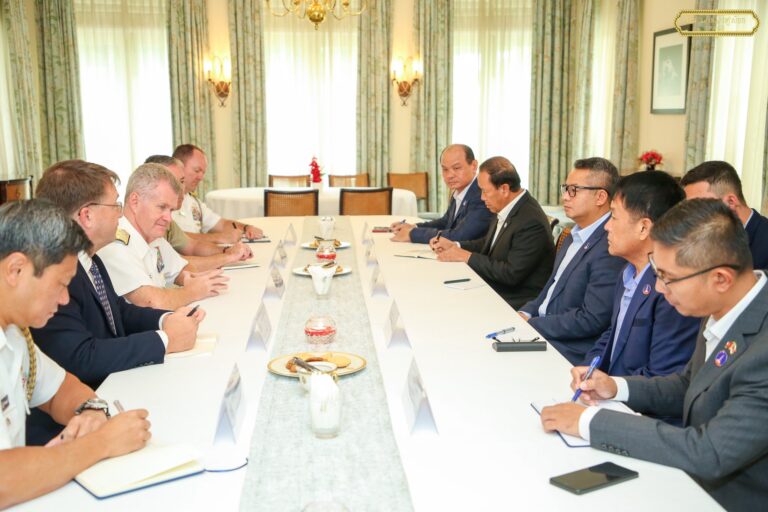 Cambodian National Defense Minister Tea Seiha meets with U.S Samuel Paparo, Commander of the Indo-Pacific, and U.S Ambassador Edgard Kagan on August 6, 2025, in Malaysia. (A photo posted on Tea Seiha’s Facebook)