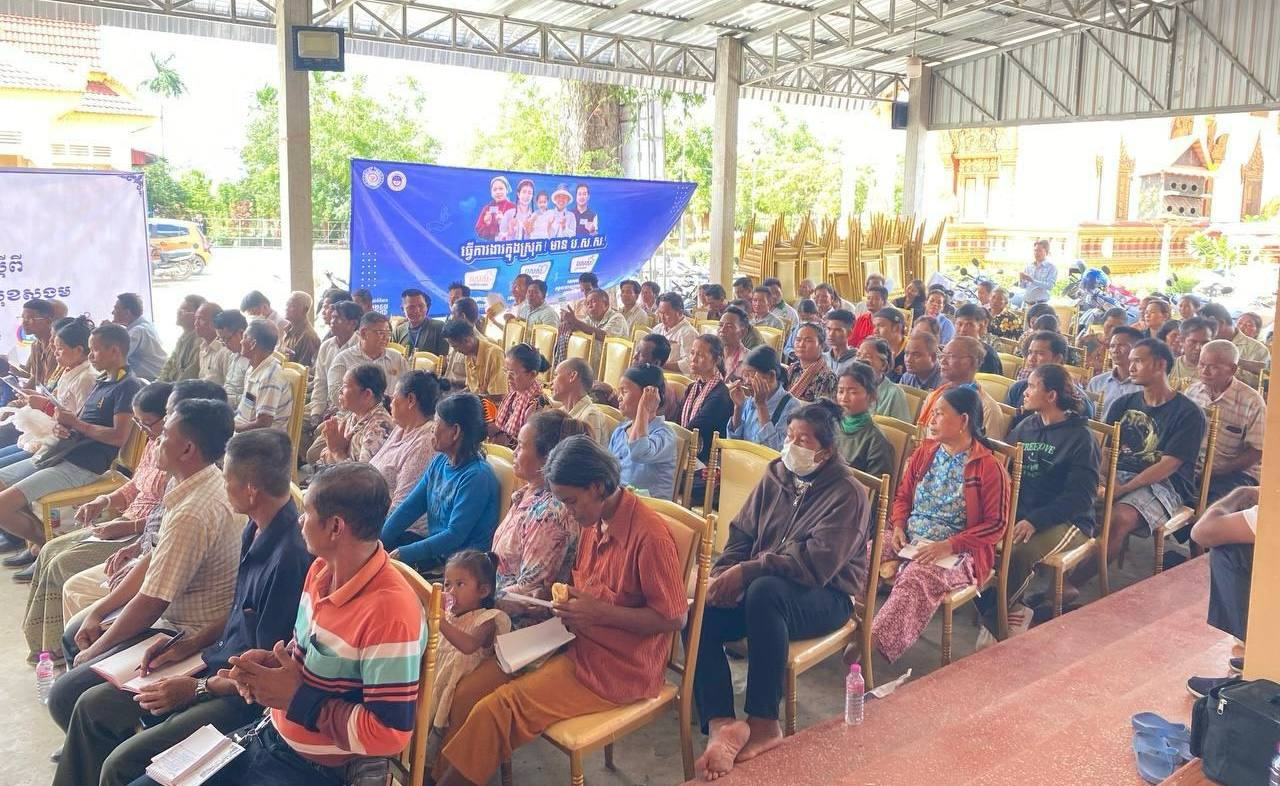Ministry of Labor and Vocational Training officers organize job forums to inform returnees about work opportunities. Photo posted on ministry Facebook page on August 7, 2025.