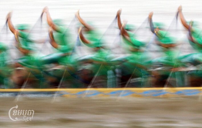 Participants row their boat during the annual Water Festival on the Tonle Sap river in Phnom Penh, November 14, 2024. (CamboJA/Pring Samrang)