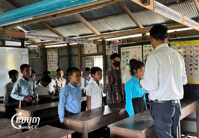 Students learning in Kampong Prak Primary School, which is located on Tonle Sap Lake in Kampong Prak Village, Sna Ansa Commune, Krakor District, Pursat Province. Photo taken July 12, 2022. (CamboJA/ Sovann Sreypich)