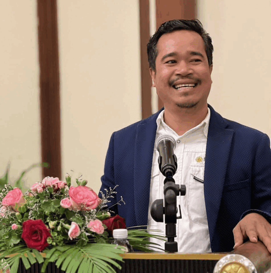 Pich Piseth, Men Ou garment union president, at an event. Photo from Facebook.