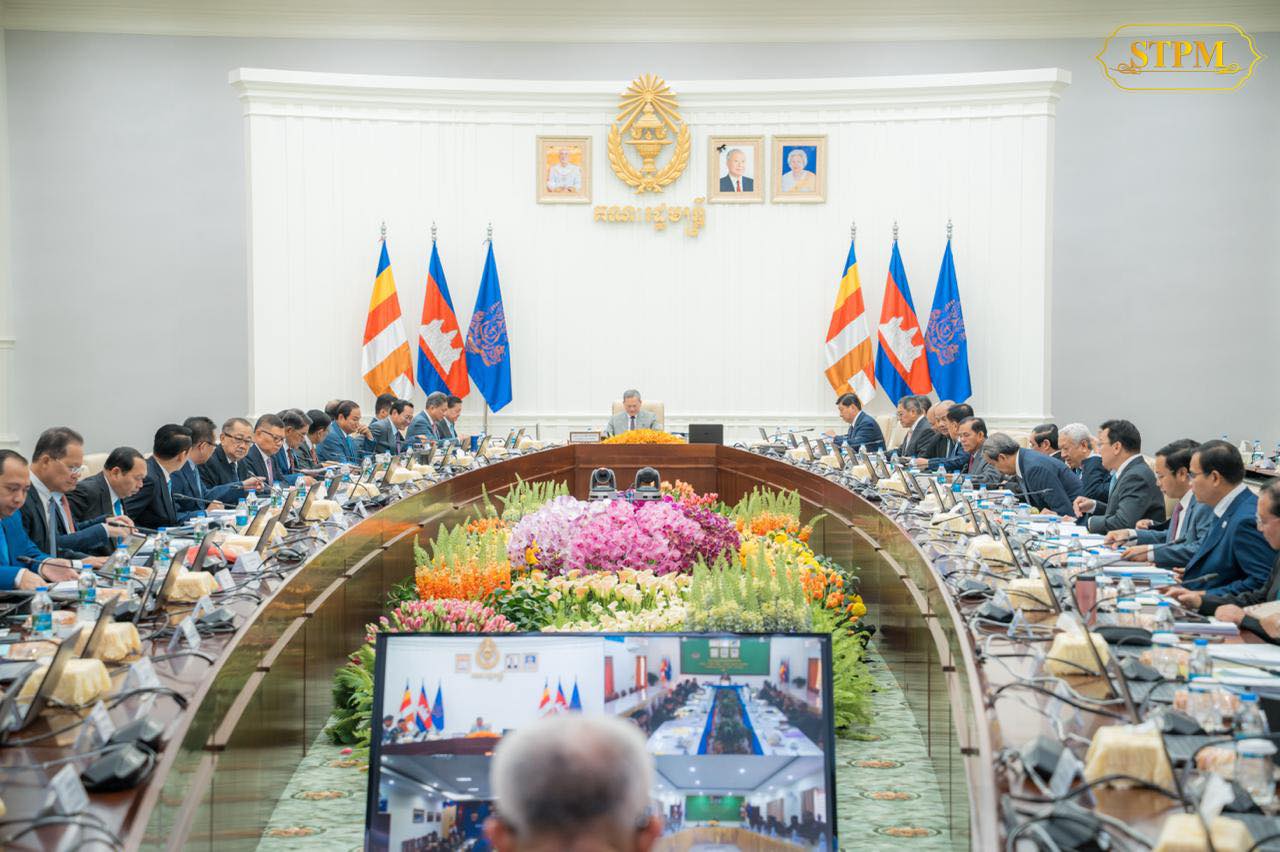 Prime Minister Hun Manet chairs the Council of Ministers meeting on Friday, which saw the approval of the draft budget for 2026. (A photo posted on Hun Manet’s Facebook)