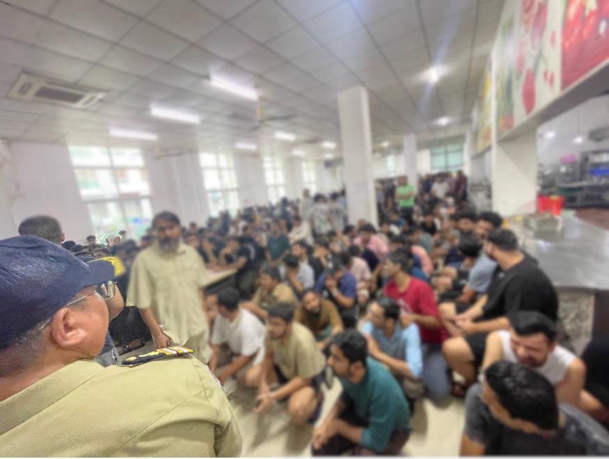 Preah Sihanouk provincial police detain nearly 300 foreign workers for working and staying illegally in Cambodia, on October 6, 2025. (A photo post on Preah Sihanouk police Facebook)