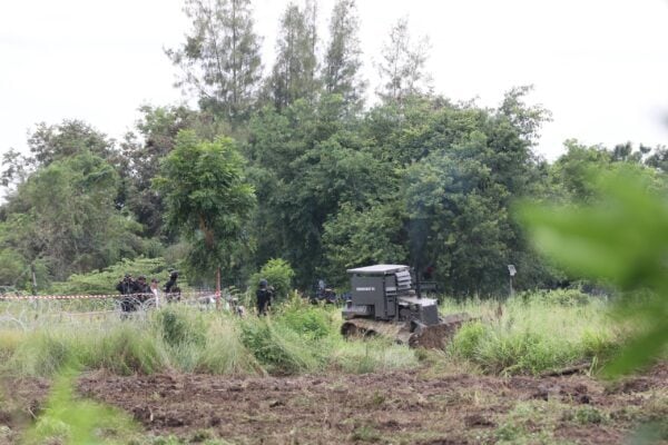 Thai military clear mine at Prey Chan village in Banteay Meanchey province which Cambodia says violates the agreement. Photo taken on October 10, 2025. (AKP)