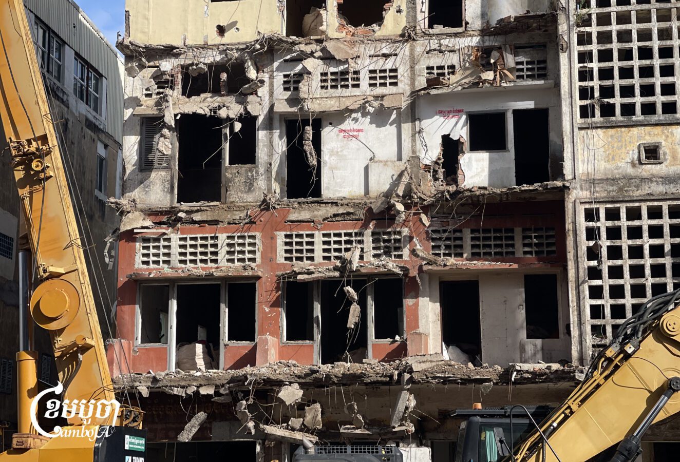 The 75-year-old Nokor Meanchey building on Kampuchea Krom Blvd is demolished. Constructed just before independence, it was once home to 65 families but now subjected to demolition over safety concerns on October 23, 2025.(CamboJA/Pring Samrang)