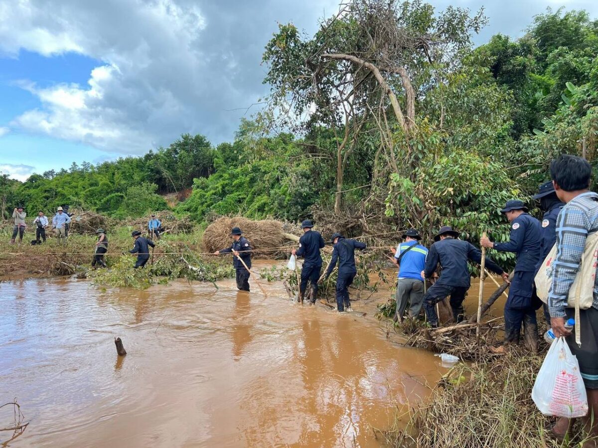 Ratanakiri authorities search for missing residents after flash floods in O’Chum district, Sept. 25, 2025. (Photo via Ratanakiri administration Facebook)