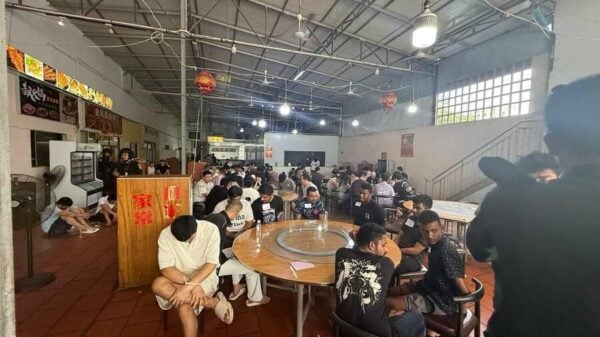 Authorities arrest hundreds of people, including 207 Chinese nationals, involved in an online scam in Preah Sihanouk on November 9, 2025. (Ministry of Information) 