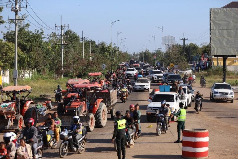 Oddar Meanchey villagers flee their homes after Thai air raids near the border on Monday morning. (Photo: Oddar Meanchey province’s Facebook)