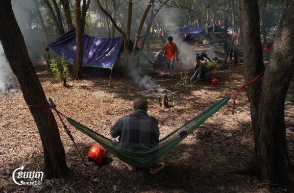 Displaced residents from the disputed Prey Chan village shelter at camp in Banteay Meanchey after a flare-up in border violence left one civilian killed and three wounded. Nov. 15, 2025. (CamboJA/Yarn Soveit)