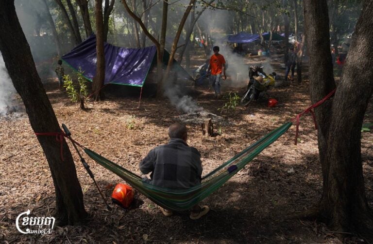 Displaced residents from the disputed Prey Chan village shelter at camp in Banteay Meanchey after a flare-up in border violence left one civilian killed and three wounded. Nov. 15, 2025. (CamboJA/Yarn Soveit)